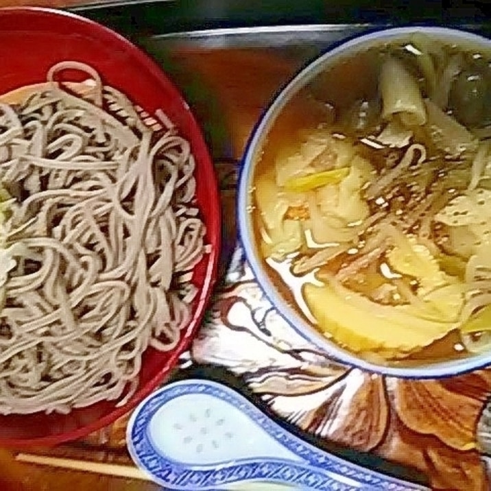 海老にら焼売の中華風スープで頂く日本蕎麦